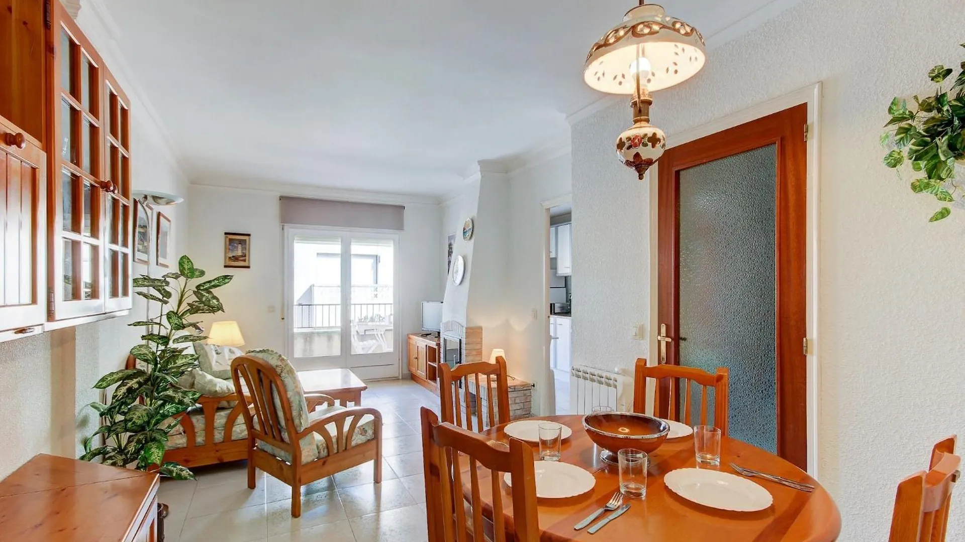 Pretty Apartment With Balcony Roses 0*,