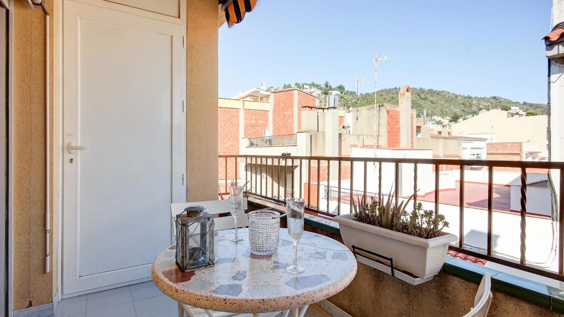 Pretty Apartment With Balcony Росас
