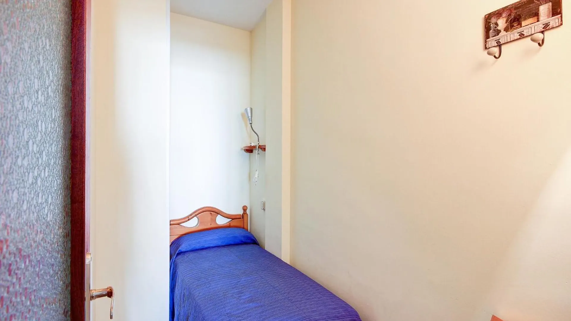 Pretty Apartment With Balcony Росас
